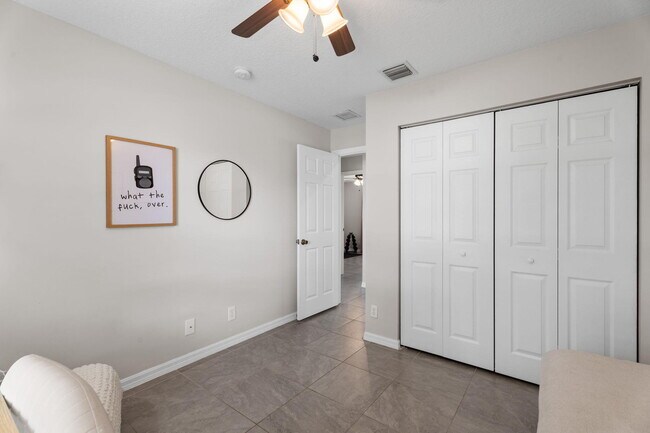Building Photo - 522 SW S Quick Cir