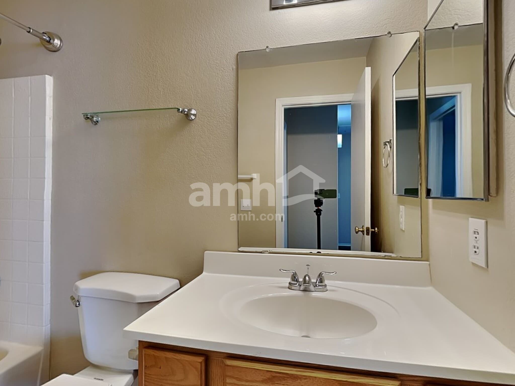 Building Photo - 1102 E Renegade Trl