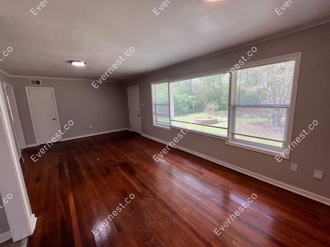 Building Photo - 160 Meadowview St