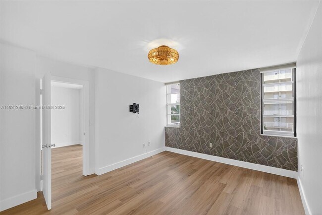 Building Photo - 1331 Lincoln Rd