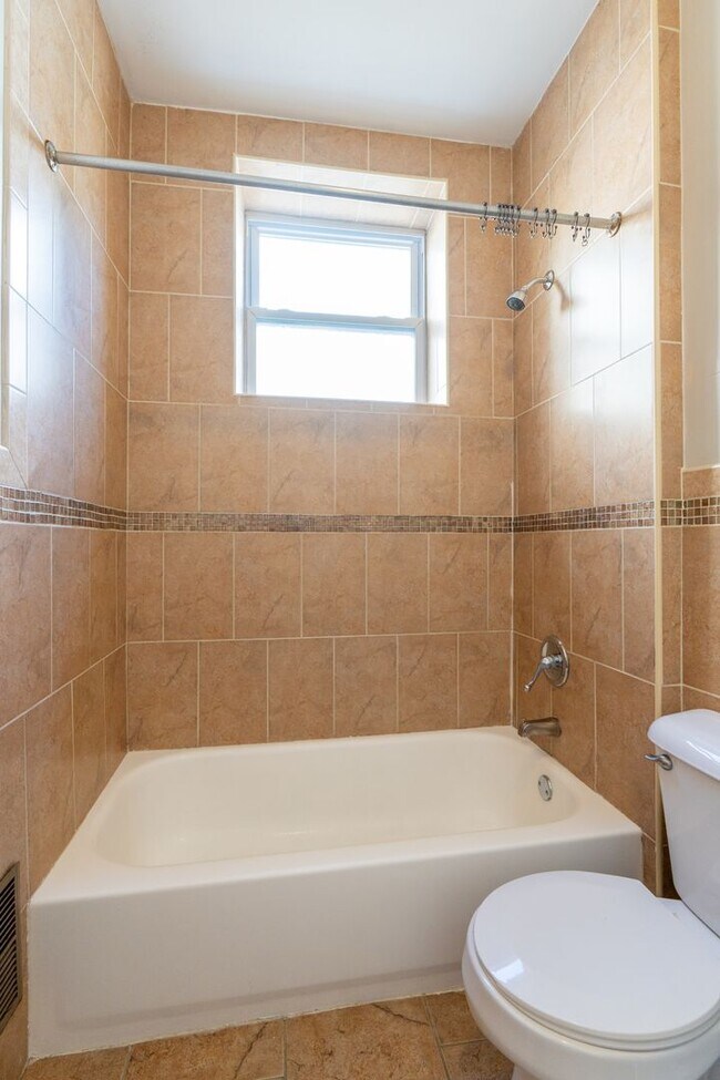 Building Photo - 1121 S 13th St