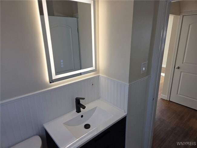 Building Photo - 300 Kerr St