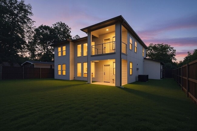 Building Photo - 1840 Highland Dr E