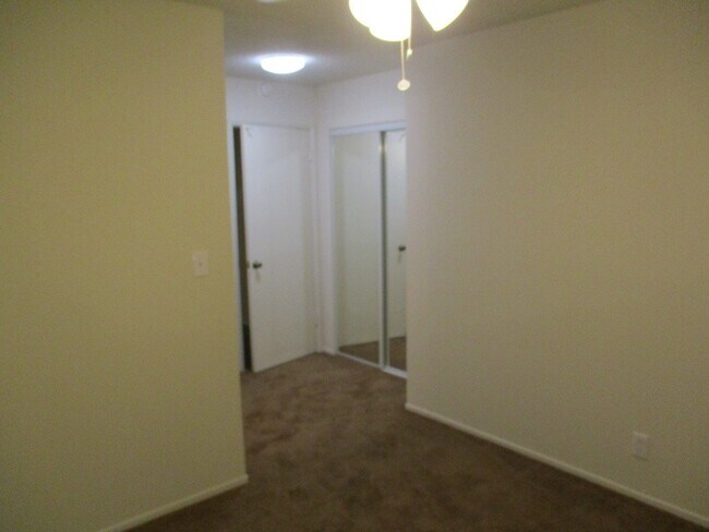 Building Photo - 417 E Badillo St
