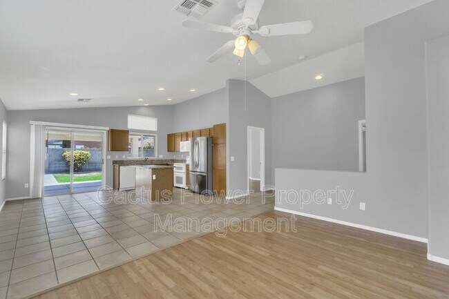 Building Photo - 2401 E Derringer Way