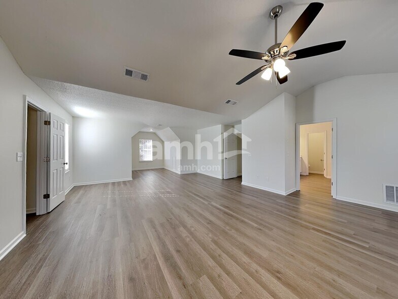 Building Photo - 6136 Swabia Ln