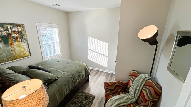 Building Photo - 2813 Mead Rd