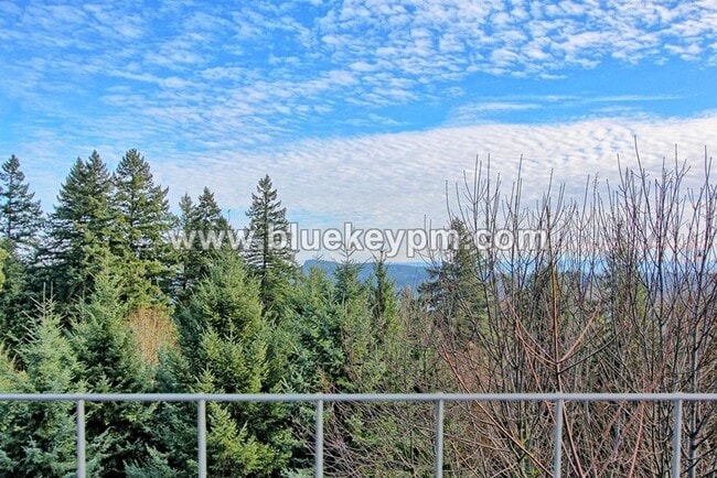 Building Photo - 2 Bed, 2 Bath Home with View of MT. Hood in Oregon City