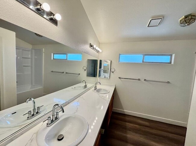 Building Photo - Charming single-story home