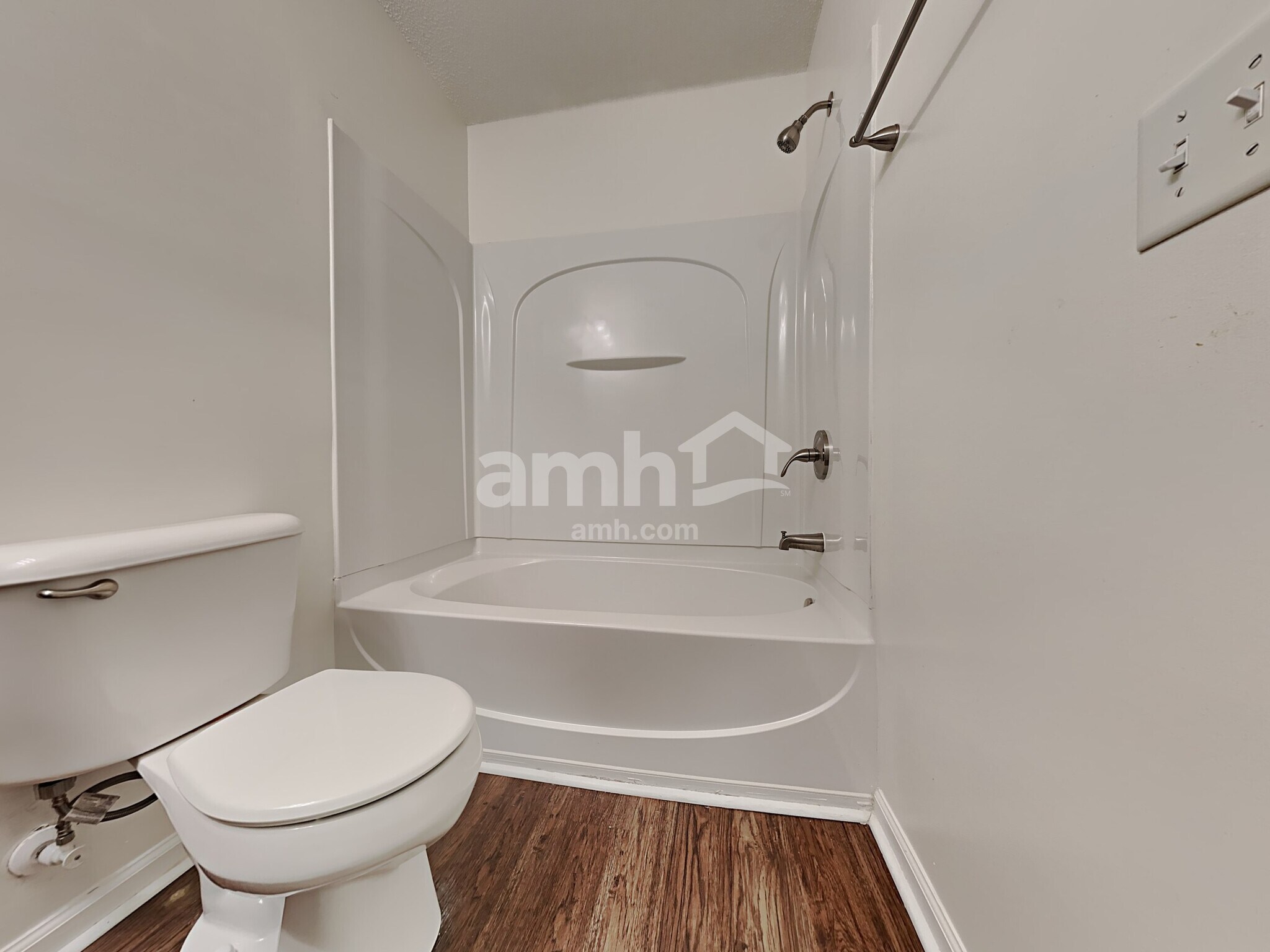 Building Photo - 303 Waylon Dr