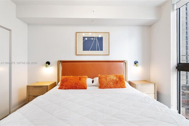 Building Photo - 11 NE 6th St