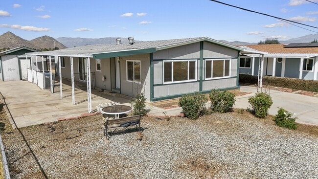 Building Photo - 34830 Lyn Ave