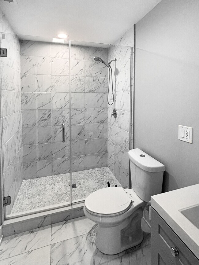 Building Photo - 1634 W Cermak Rd