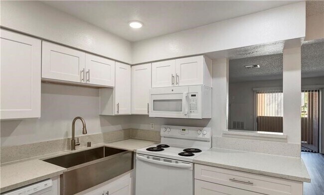 Building Photo - Beautifully Remodeled 1-Bedroom Condo in Desert Shores!