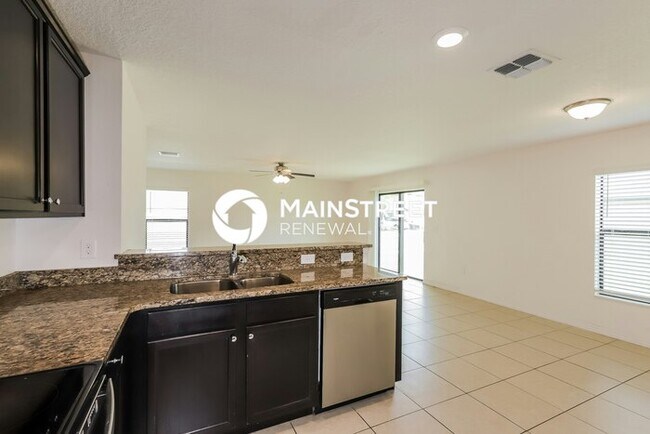 Building Photo - 4 Bedroom Pet-Friendly Home in Lakeland, FL with Main Street Renewal