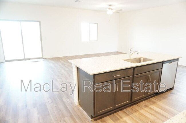 Building Photo - 680 N Crowned Dove Trail