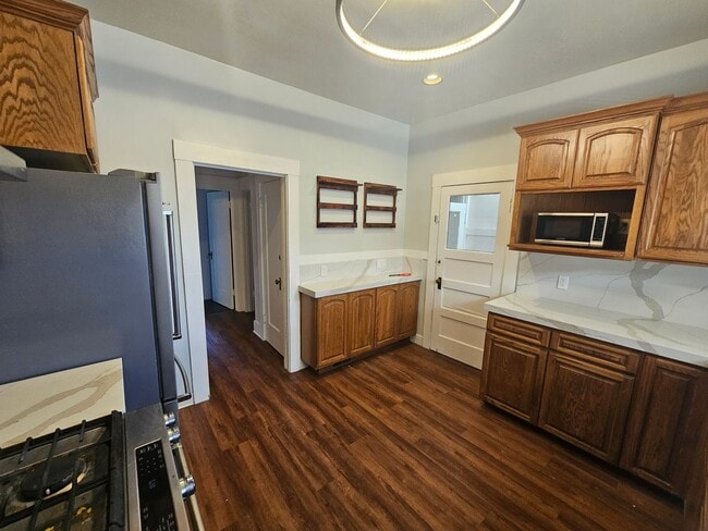 Building Photo - San Leandro Home w/ In-Law Unit: Perfect f...