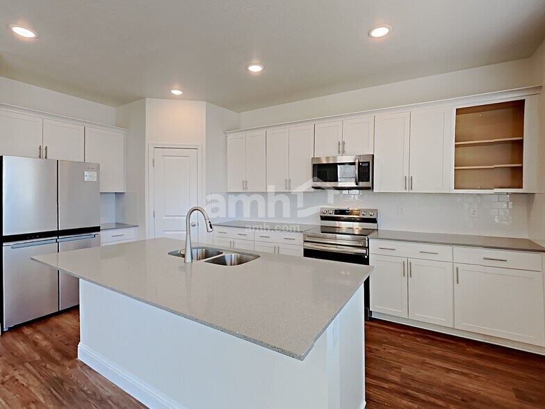 Building Photo - 332 N Gibbons Ln