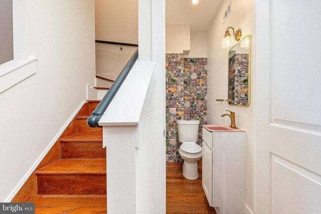 Building Photo - 412 Sepviva St