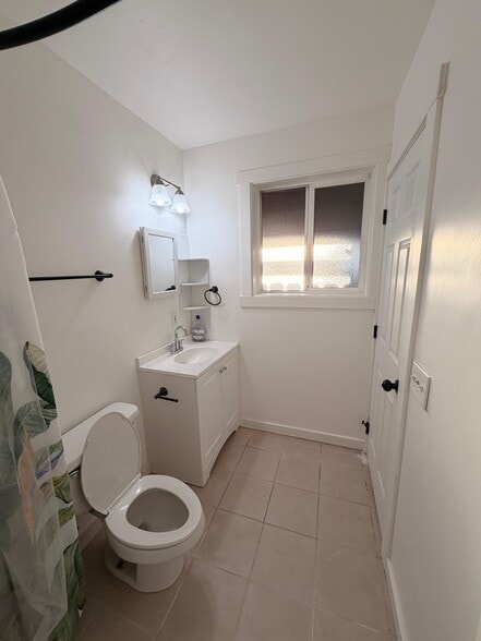 Building Photo - 13330 Clairmont Way