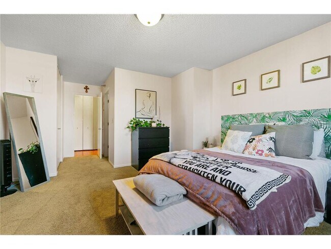 Building Photo - 401 S 1st St