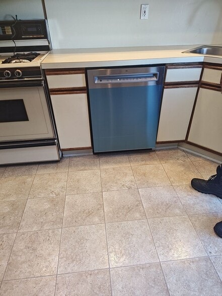 Building Photo - 32 Scooter Ln