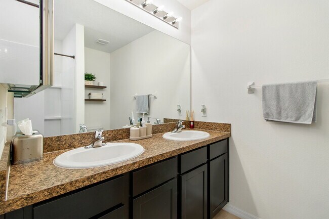 Building Photo - LIKE NEW Home For Rent in Southfork Lakes!