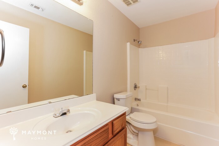 Building Photo - 405 Matlock Meadow Dr