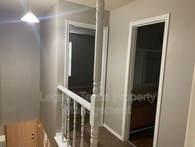 Building Photo - 1607 Sun Valley Dr