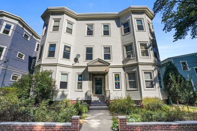 Building Photo - 11 Tufts St