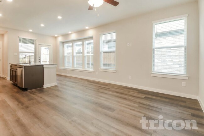 Building Photo - 2516 Finch Holw Dr