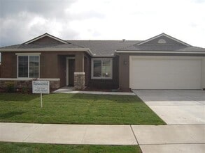 Building Photo - 4 Bedroom Home in Tulare in the Del Lago S...