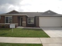 Building Photo - 4 Bedroom Home in Tulare in the Del Lago S...