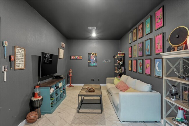 Building Photo - 6718 Waxbill Rd