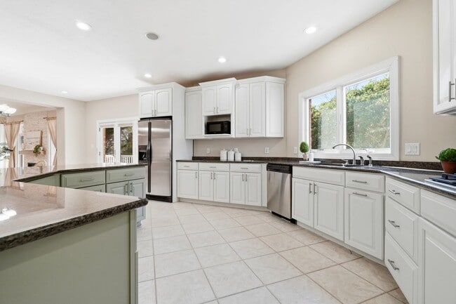 Building Photo - Ready NOW in The Reserve at Great Neck, Top-Rated Schools, Pet Friendly