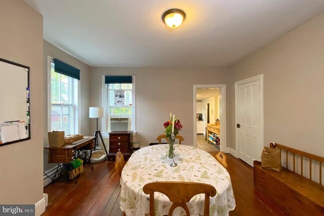 Building Photo - 10 Princeton Ave