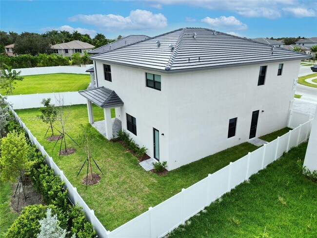 Building Photo - 4577 SW 173rd Ave