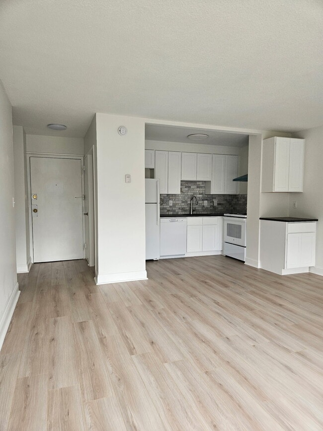 Building Photo - The Regency Apartments