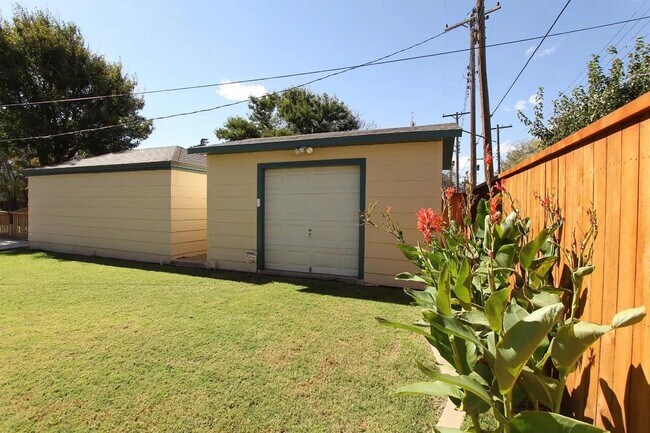 Building Photo - 2610 35th St