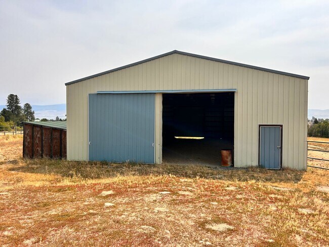 Building Photo - 10 Acres of Horse Property in Victor!