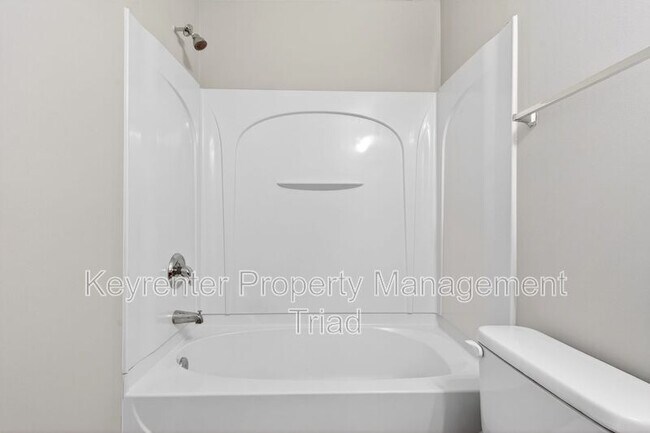 Building Photo - 2703 Stafford St
