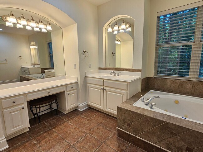 Building Photo - Serene 3 Bed / 3 Bath in Great Austin Loca...