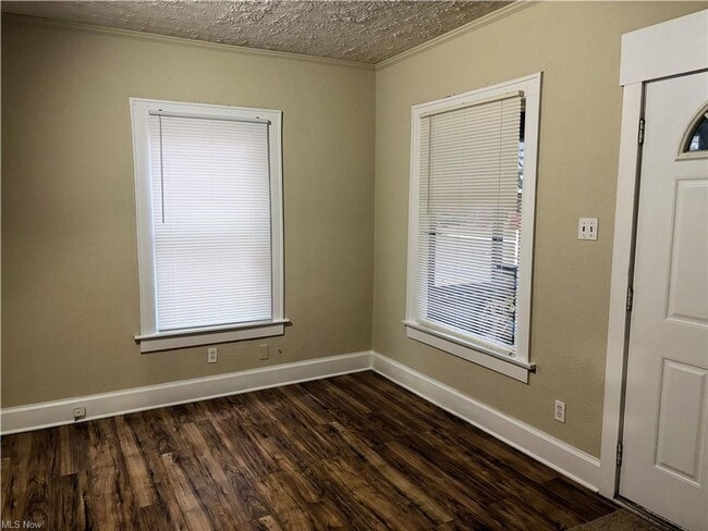 Building Photo - Charming 5-bedroom, 2-bathroom house locat...