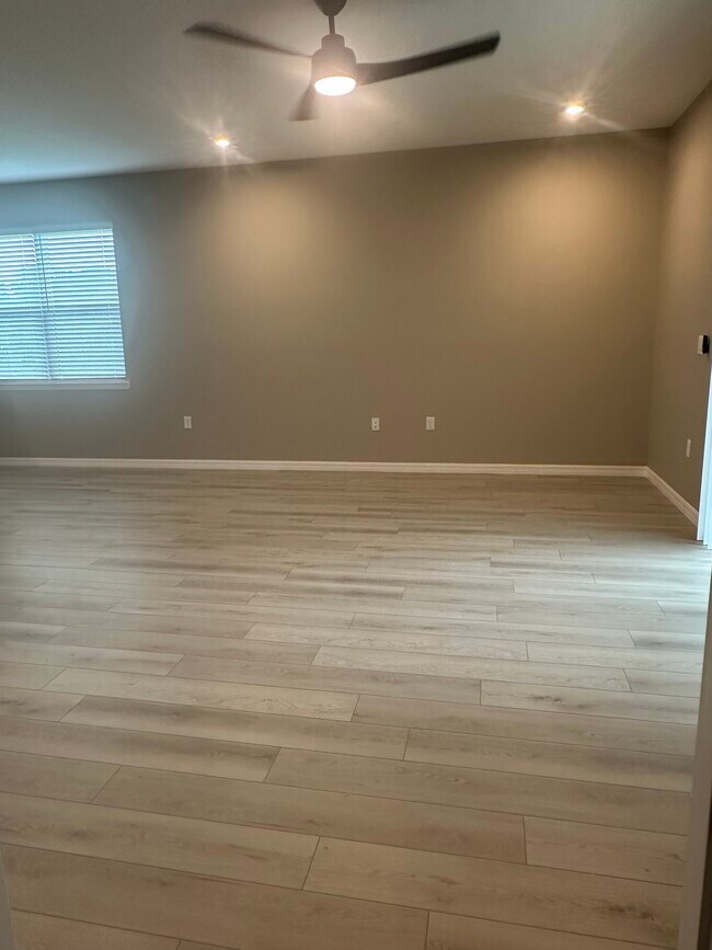 Building Photo - 1300 Plumbago Ct
