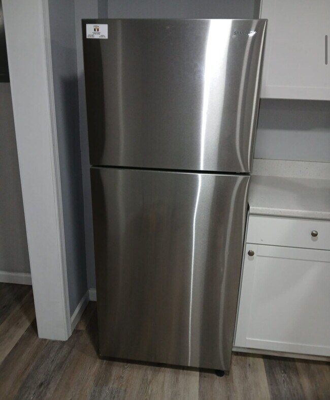 Building Photo - Private Basement Apartment with 2 Beds and...
