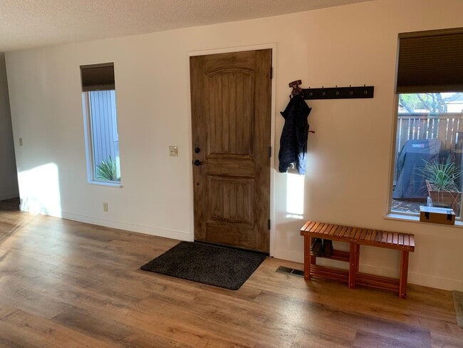 Building Photo - 2-Bedroom 2-Bathroom duplex in Harlow neig...