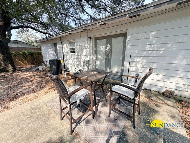 Building Photo - 501 Dona Ave