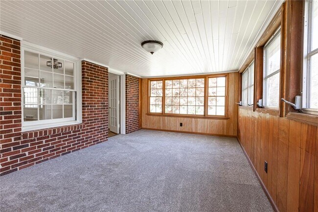 Building Photo - 2115 Pinellas Trail