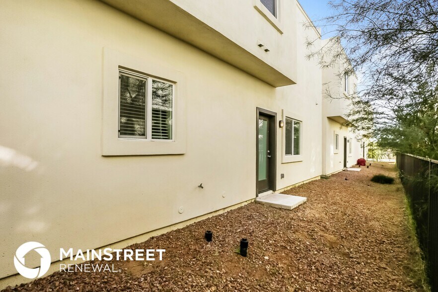 Building Photo - 2000 N 36th St