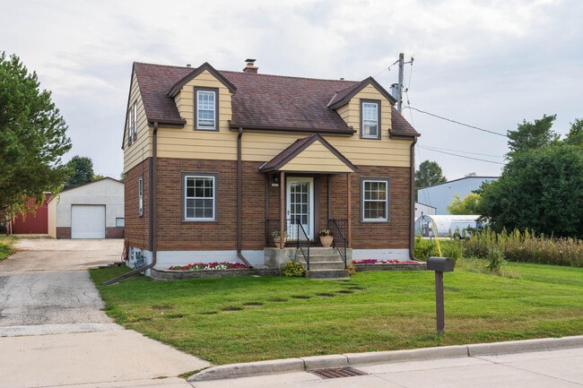 Primary Photo - 2411 W Mill Rd